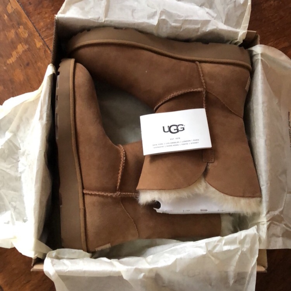 UGG Classic Cuff short